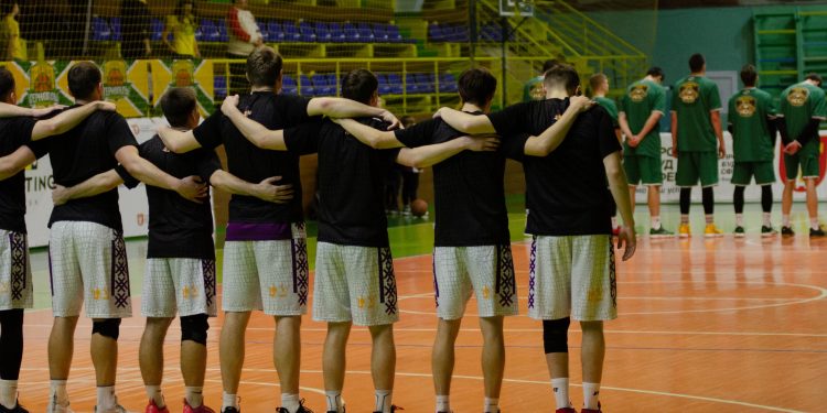 Без чотирьох гравців в кінці матчу: «Старий Луцьк» не зумів обіграти «Хімік-2»